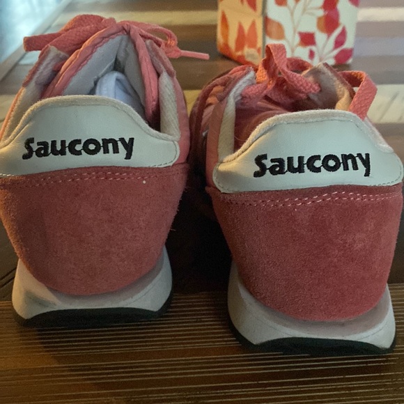 Women’s Saucony pink sneakers very good condsize 7 1/2 - Picture 2 of 4